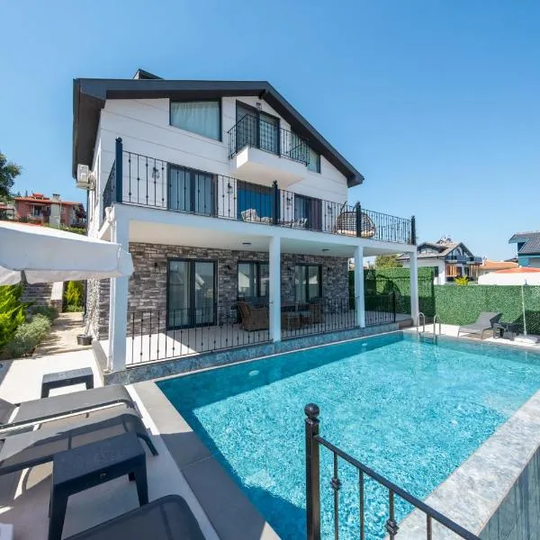 Lycian Seaside Family-Friendly Luxury Villa Hisaronu, Ovacik by Sunworld Villas Fethiye, hotelli kohteessa Fethiye