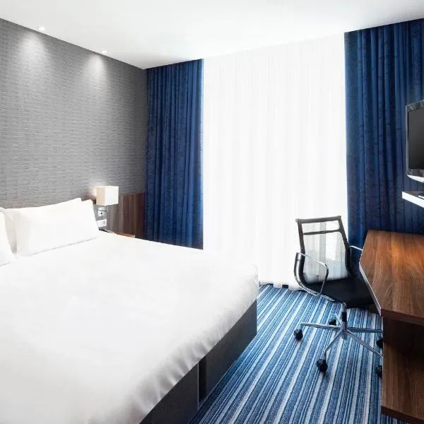 Holiday Inn Express Amsterdam - Schiphol by IHG, hotel sa Hoofddorp