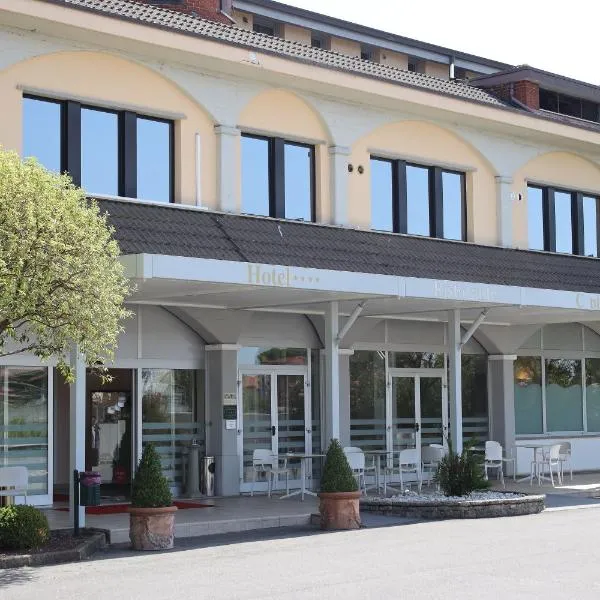 Hotel Ristorante Continental, hotel u gradu 'Osio Sotto'