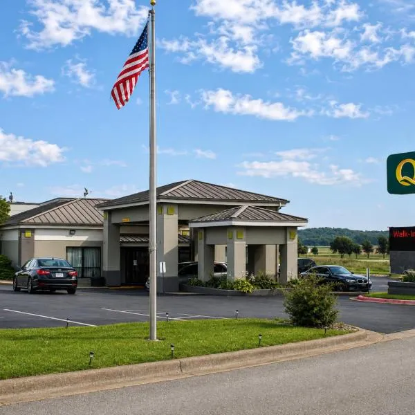 Quality Inn & Suites Moline Airport, hotel em Moline