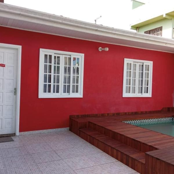 Casa com piscina em Guaratuba a 400 m da praia central
