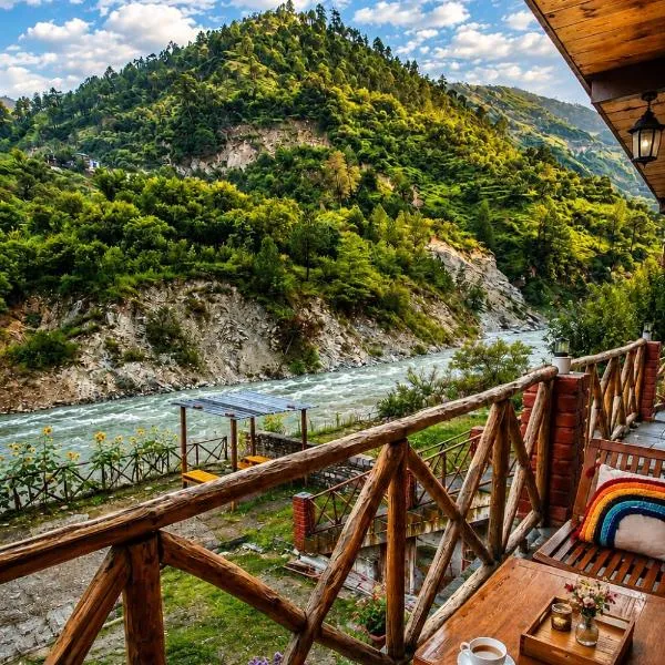 The Riverside Boutique Inn - Tirthan Valley, hotel en Jibhi