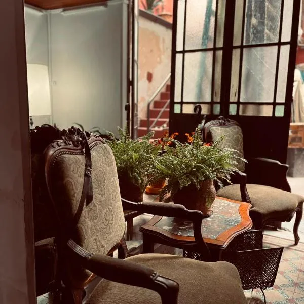 PASSAJERO1900 - Casona en La Plata, hotel a La Plata