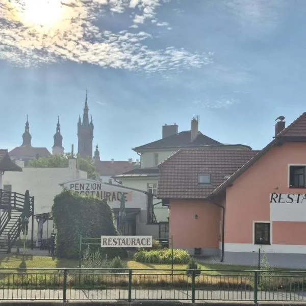 Penzion a restaurace U Strnada, hotel in Klatovy