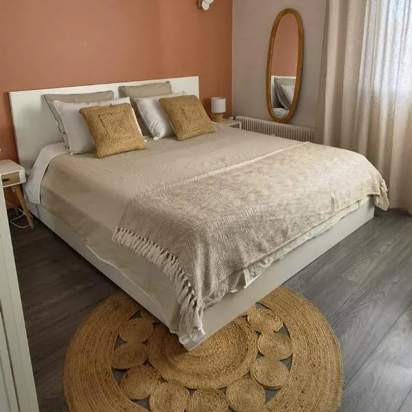 Appartement cosy, espace nuit & parking privé Annecy proche centre, hotel in Annecy