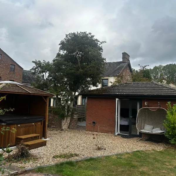 Riverside Annex at Ashbank with hot tub, hôtel à Penrith