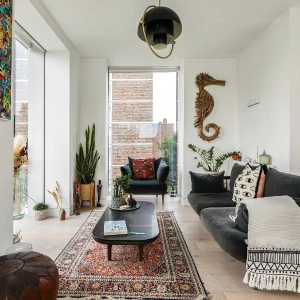 Modern Shoreditch 2 Bedroom Penthouse With Lift & Large Balcony Suit Family Sleeps 4, hótel í Shoreditch