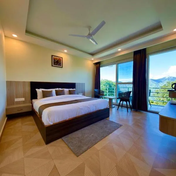 Living On The Edge Mussoorie A Luxury Stay with Rooftop Cafe, hotel i Mussoorie