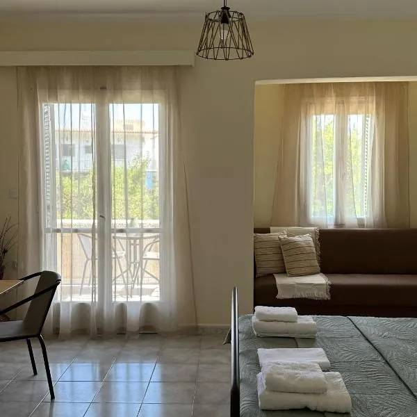 PanTheo Studio's, hotell i Tiros