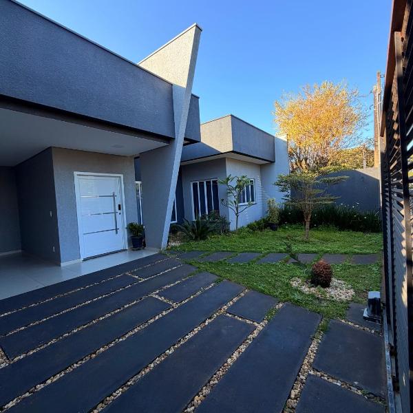 Casa Com Piscina E Churrasqueira