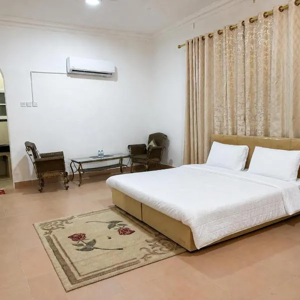 Simple Beach Stay 100m to Dahariz Beach Salalah, отель в Салале