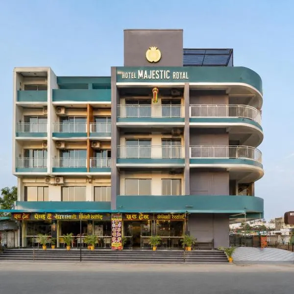 Majestic Royal by Travel Pleasure Hotels, hotel en Akalkot