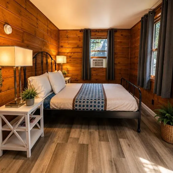 Crest Lodge Historic Mountain Inn, hotel em Crestline
