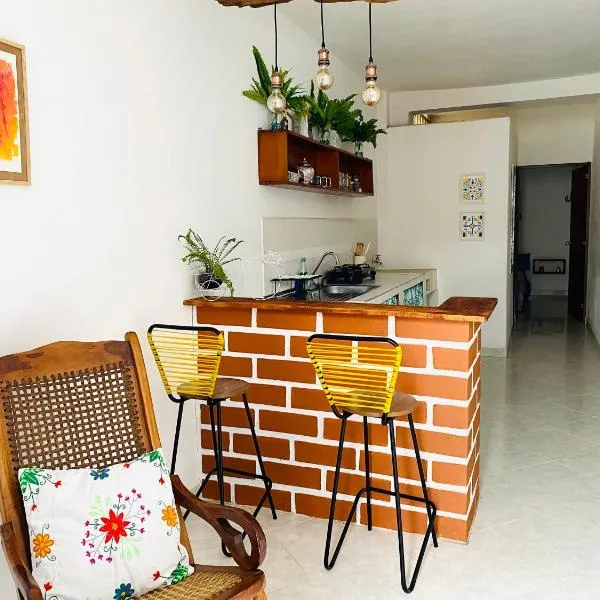 Acogedor apartaestudio cerca al parque principal, hotell i Jardin