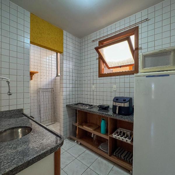 em frente à PRAIA; piscina; 1 quarto; WiFi; estacionamento 1 carro; até 5 pessoas - Foto 5
