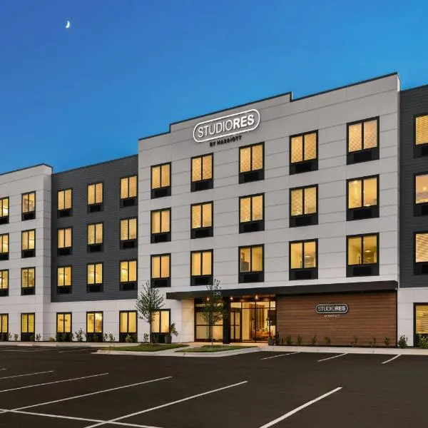 Fayetteville में, होटल StudioRes by Marriott Fayetteville West