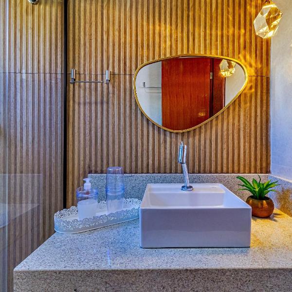 Casa ampla com churrasqueira e ar condicionado - Foto 3