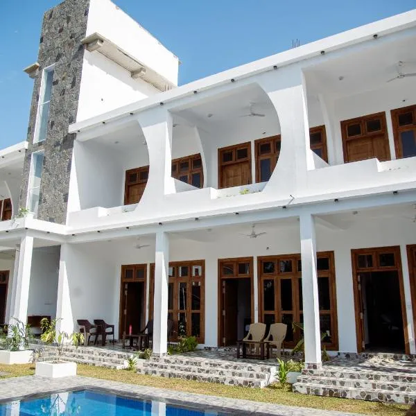 Bay Dreams Beach Hotel & Surf Camp, hótel í Arugam Kudah