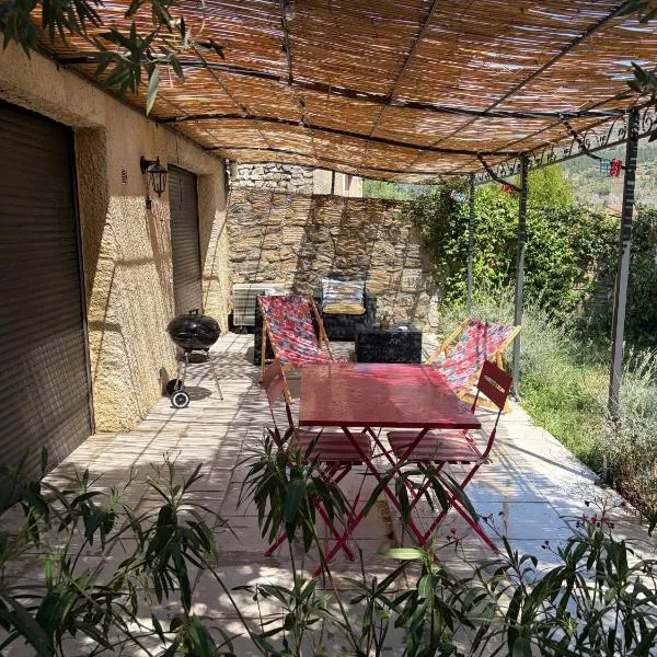 Les Mappias en Ardèche, Hotel in Vesseaux