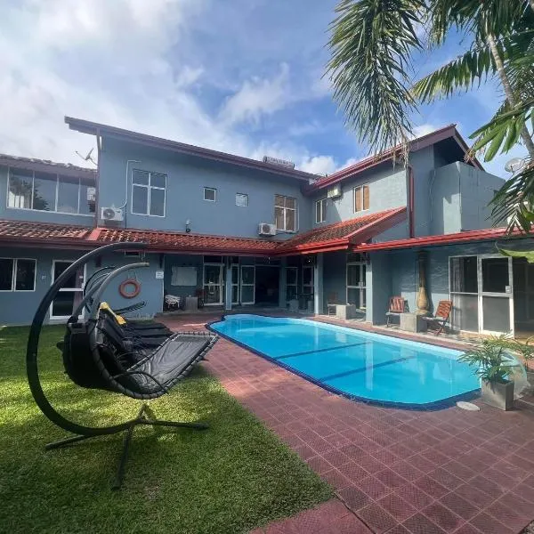 Palms Villa, מלון בנגומבו