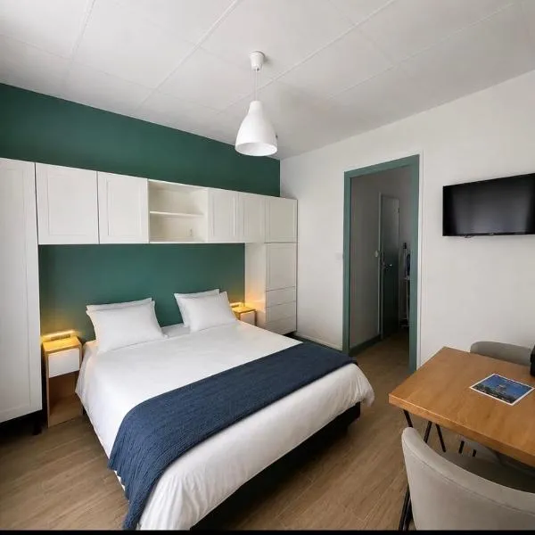 Studio Premium rénové Fibre Cuisine, hotel din Cherbourg en Cotentin