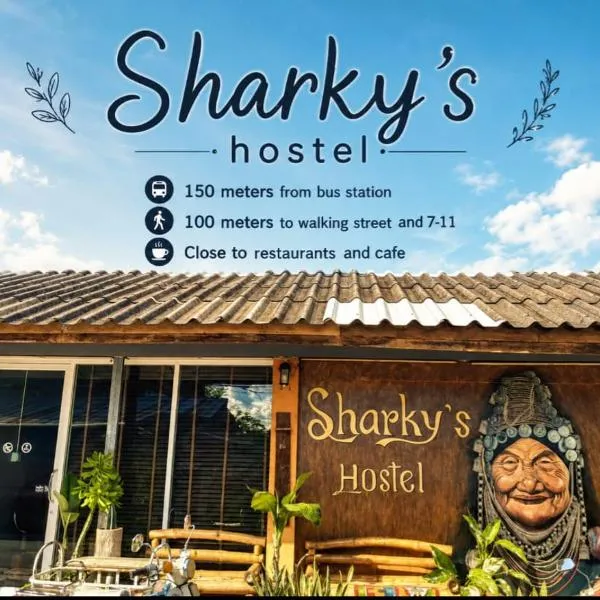 Sharky's Hostel, hotel in Pai