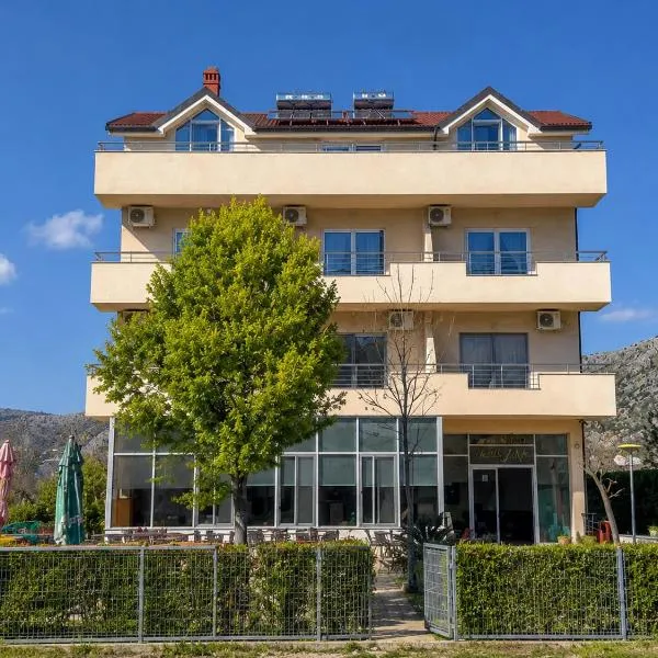 Hotel Klaivi, hotel v mestu Shëngjin