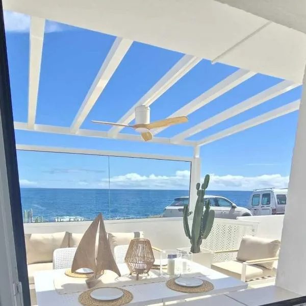 Exclusivo Frente al Mar by Lodges Tenerife, hotel i La Mareta