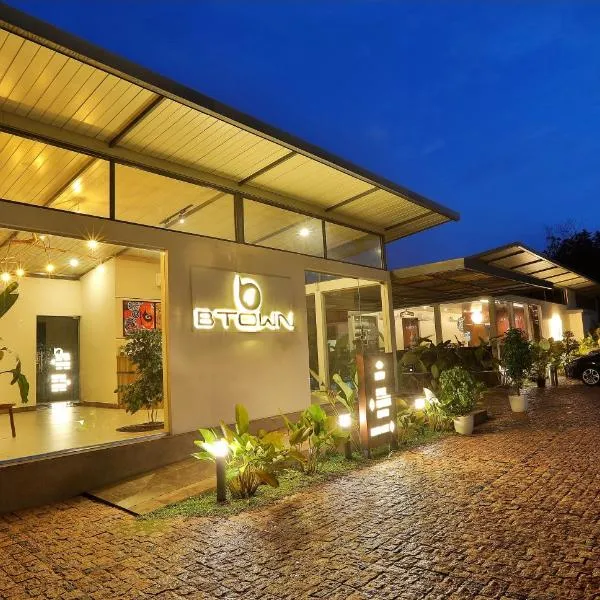 B Town Resort Near Infopark Kakkanad, хотел в Каканад