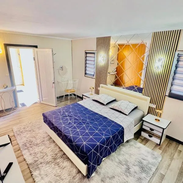 OFFRE SPECIALE , L'ESPRIT LOFT, moderne & calme , Écran 75", Arrivée 24h-24 Grand Parking, Hotel in Vindry-sur-Turdine