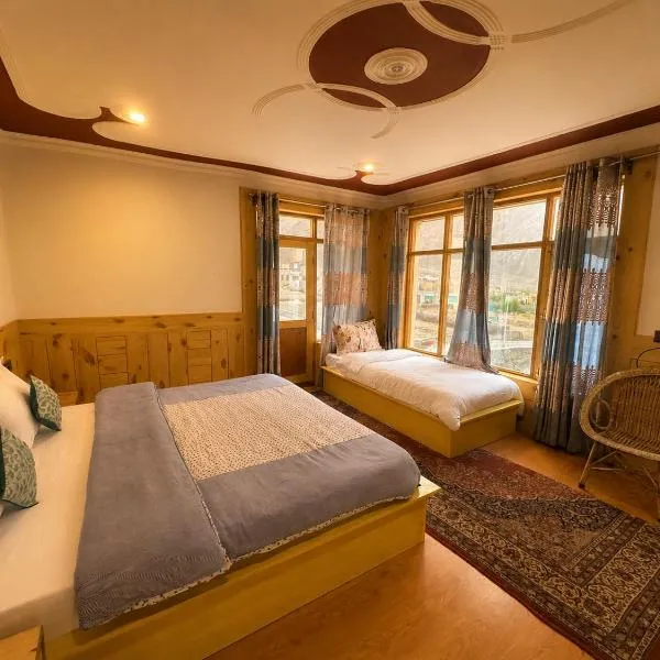 Nubra Glamour Guest House, Hotel in Deskit