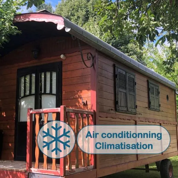 Millygite roulotte - 4 seasons Chalet-on-wheels โรงแรมในมิญี-ลา-ฟอเรต์