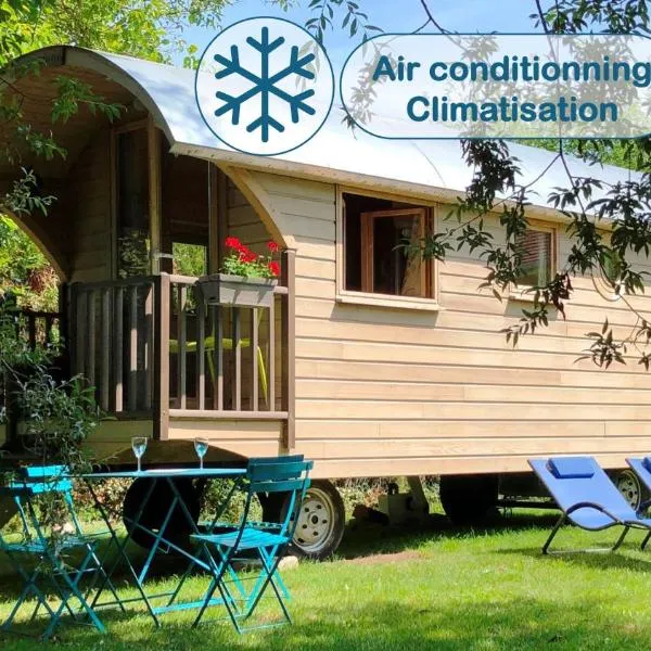 Millygite Chalet-on-wheels by the river โรงแรมในมิญี-ลา-ฟอเรต์