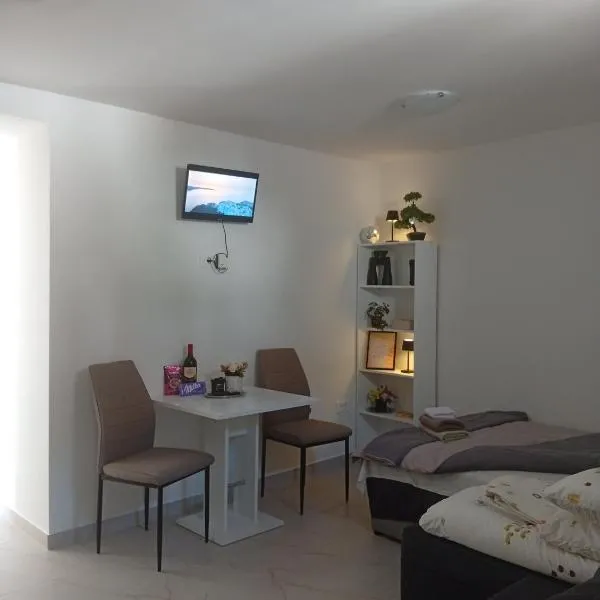 Viesnīca Apartma AURORA pilsētā Dekani