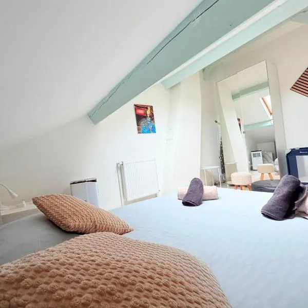 T3 original avec Piscine à partager en option, hotelli kohteessa La Ferté-Gaucher