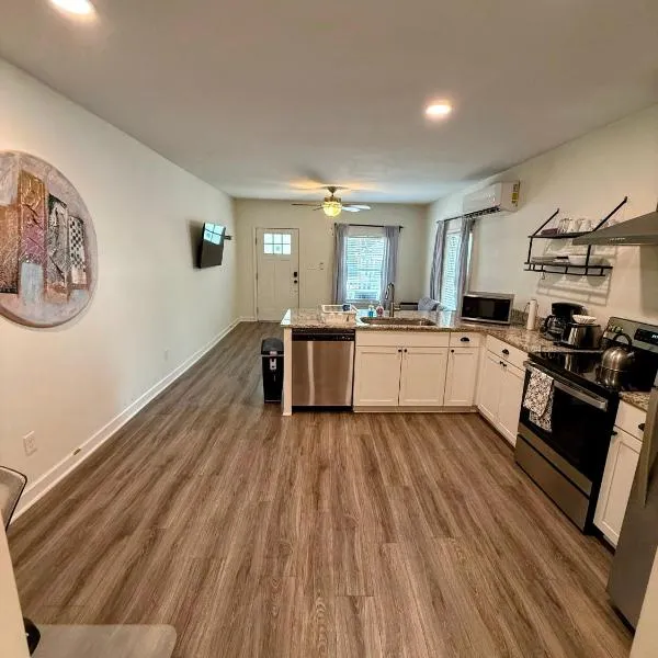 LakewoodLyon Park Renovated Cottage Near Duke 23A, Hotel in Durham