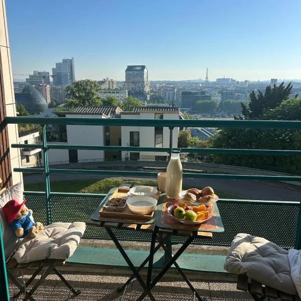 Paris & Eiffel Tower View Balcony Private Parking, hotel di Meudon
