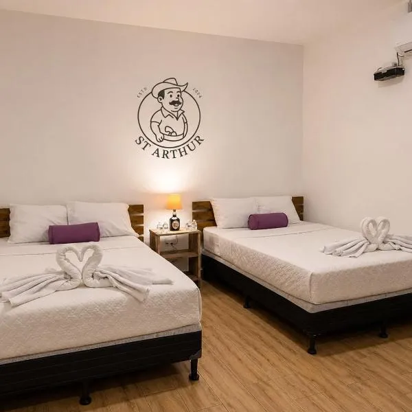 Hotel St Arthur: Nueva San Salvador şehrinde bir otel