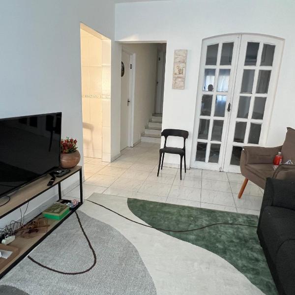 Casa completa para grupo familiar ou trabalhadores comporta tranquilamente seis hóspedes em 2 quartos e 1 Suite
