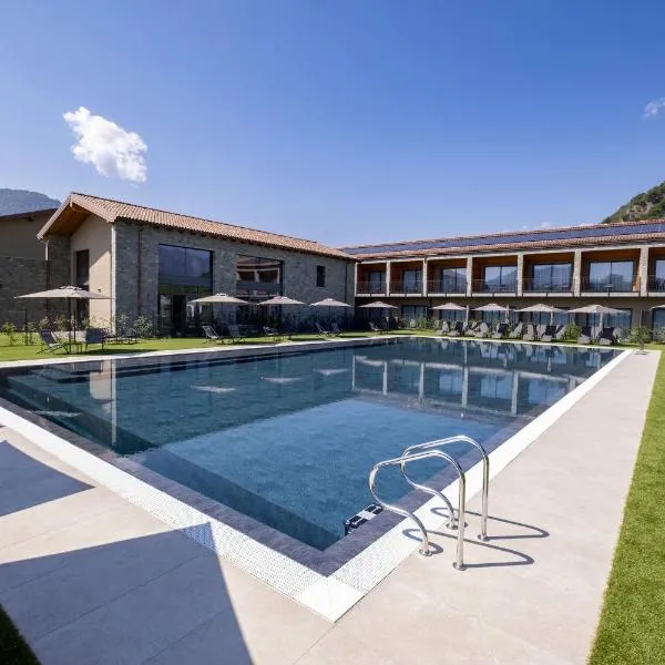 Continental Golf Resort, ξενοδοχείο στη Βερμπάνια