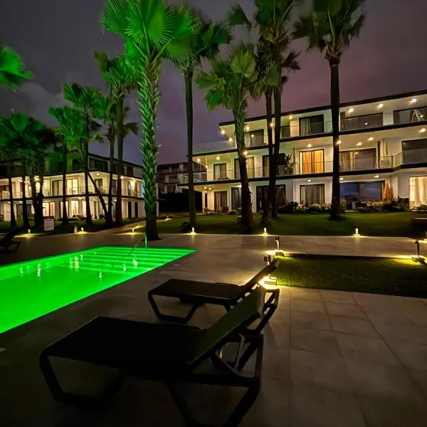 Stunning Oceanview 2B Waterfront Apartement: Bijilo şehrinde bir otel
