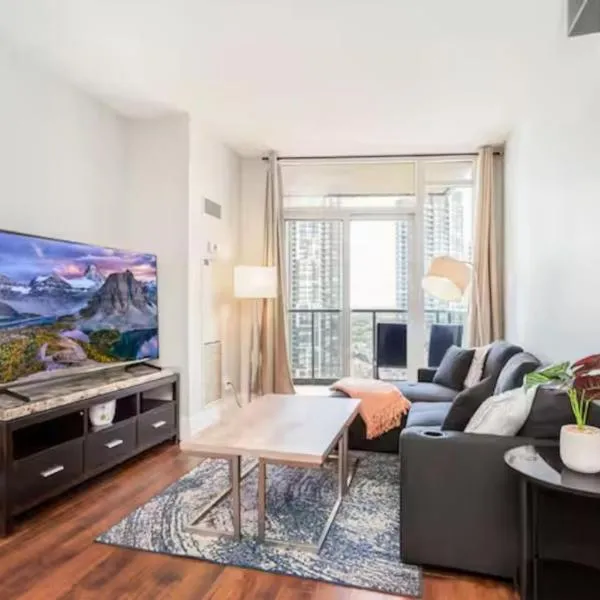 Executive 2BR 2BATH Condo with Lakeview Steps from SQ1, Hotel in Mississauga