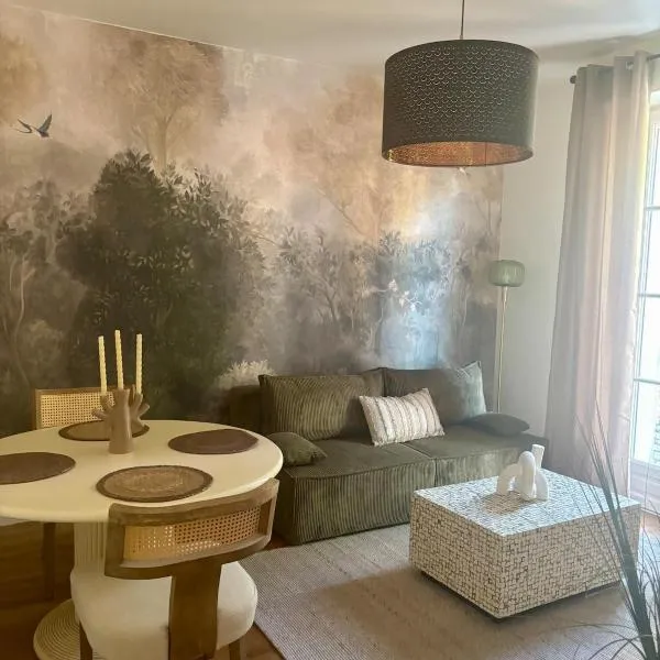 Élégant appartement au cœur de Blois - vue remparts, hotel a Blois