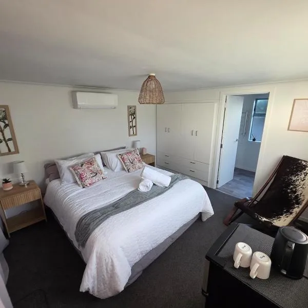 Modern & Private Studio in Tamatea, Napier, hotel i Napier