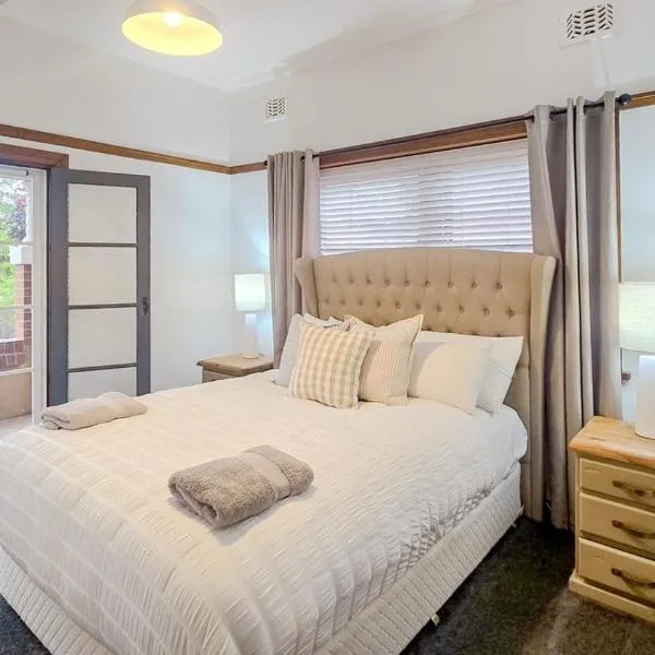 Entire 3 bdr Home Darlow St Wagga، فندق في واجا واجا
