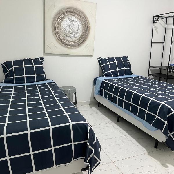 Suite ou quarto em ambiente compartilhado, com cozinha e sala equipada - Foto 2
