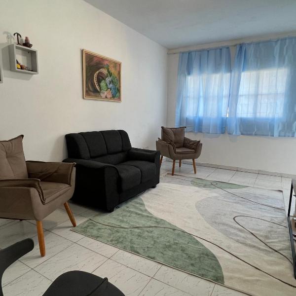 Suite ou quarto em ambiente compartilhado, com cozinha e sala equipada