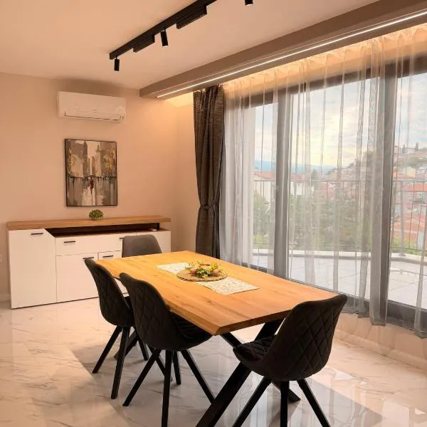Two-Bedroom Apartment in Plovdiv City Center with Private Garage, хотел в Пловдив