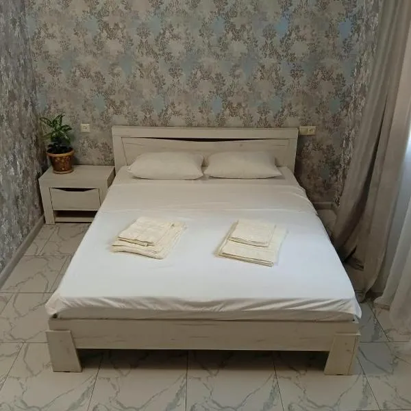 Veni Vedi, hotel Vedi városában