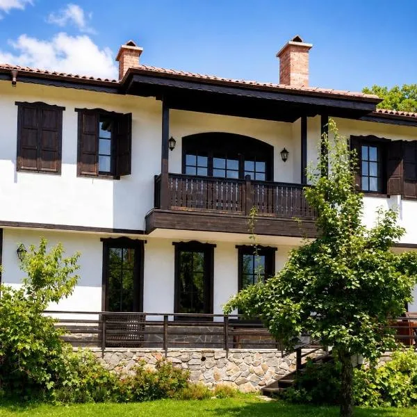 Large Cosy House by a Forest - Treehouse, BBQ, Fireplace & Mountain, khách sạn ở Sopot
